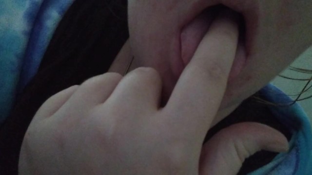 Amateur;BBW;Big Tits;Brunette;Fetish;Exclusive;Verified Amateurs;Old/Young;Solo Female sucking-fingers, sucking, mouth