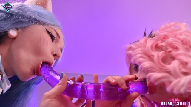 Two cats fuck in all holes. Double dildo, oil and feet. - Alice Bong