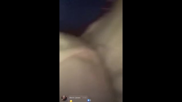 Girl Sucking Pussy On FaceBook 