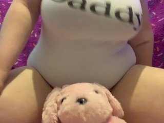 Curvy Girl Pillow HumpsAnd Fucks Her Toy Until SheCums