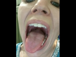 Tongue_and Throat Exam (with and_without flashlight)