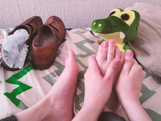 CUTIE TRYING ON NEW SOCKS AND_MASSAGE HER FEET WITH OIL