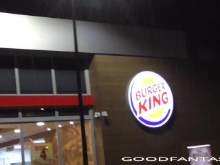 Sexo Publico + Burger King+ Sonido De Lluvia = Mamada Perfecta Pornhub Zone