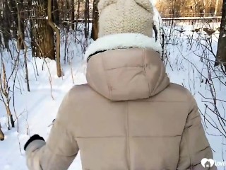 Stepsister gives a fantastic blowjob while outdoors