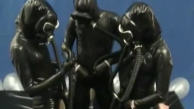 Threesome In Latex Rubber Catisuit + Gas Mask + Pisspants Make Breathplay 2
