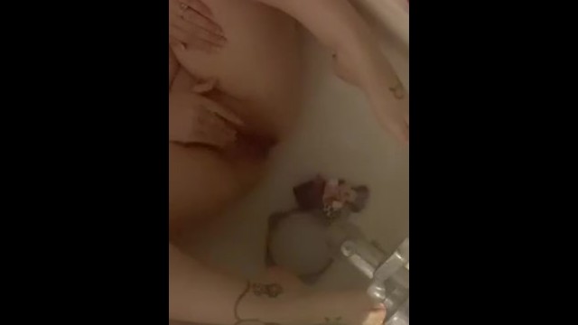 Playing with my pussy in the bath 3
