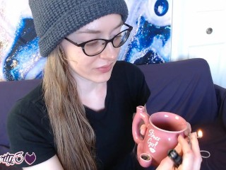 Stoner Girl_Mug Pipe Unboxing and Review Wolfparty3_Vlog