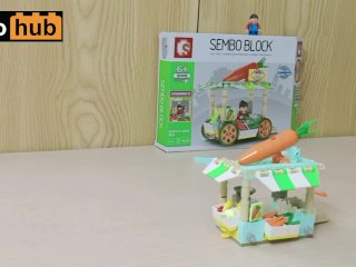 This Lego Greengrocer Lady Loves Big Carrots (Sembo 601116)