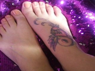 Foot Pamper With Nicole Pearl
