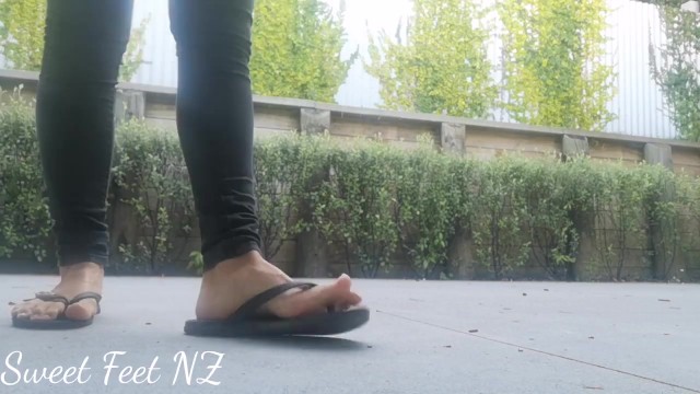 Toes Spread & Shoes 12