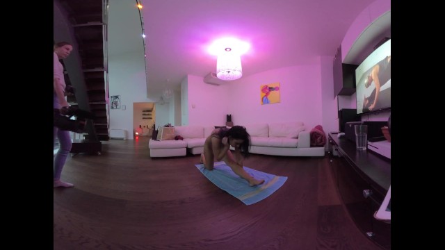 VR180 Virtual Reality Behind the Scenes of me filming my friend Amanda Yoga