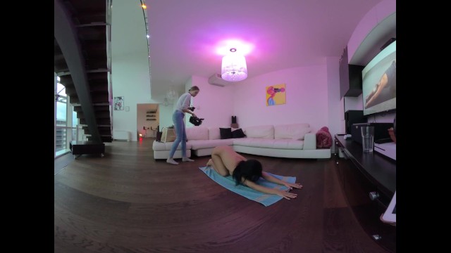 VR180 Virtual Reality Behind the Scenes of me filming my friend Amanda Yoga