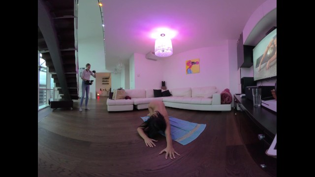 VR180 Virtual Reality Behind the Scenes of me filming my friend Amanda Yoga