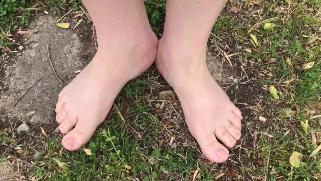 Amateur;Public;Feet;60FPS;Exclusive;Verified Amateurs;Old/Young;Solo Female;Romantic barefoot, sexy-legs, sexy-toes, asmr, big-toes, foot-model, soles
