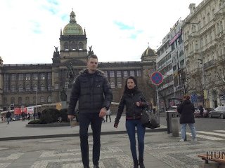 Hunt4K. Hunter Rencontre Une Jolie Fille À Prague Et La Baise