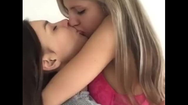 Страстный поцелуй Gina Gerson и Alina Henessy - Gina Gerson, Henessy