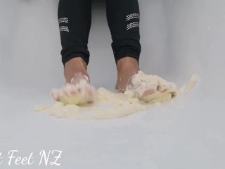 Cream Feet tosatisfy your Foot Fetish
