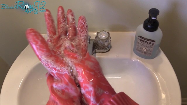 MILF uses Protection before getting Dirty