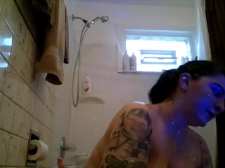 Shaving my hairy pussy & peeing_all over myself to make my pussy_cum