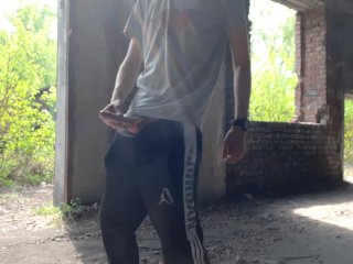 Русского Парня Чуть Не Поймали В Заброшке Пока Он Дрочил