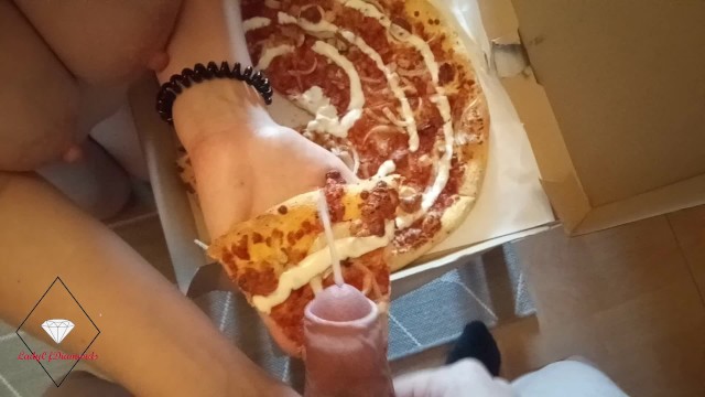 Milf eats cum on pizza.