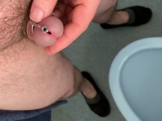 Pissing through a urethra plug – stimulate the flow through penis