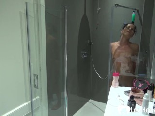 Very sexy_stepmom gets recorded while showering