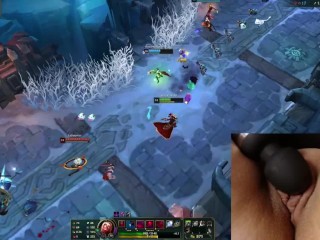 Playing League of Legends with_a vibrator on my clit_#1 Luna