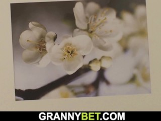 He picks uphairy-pussy brunettegranny for sex