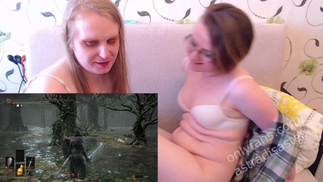 Gamer lesbian orgasms while playing Dark Souls 3, has her pussy fingered and licked by girlfriend