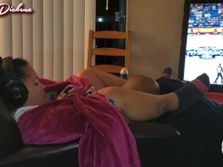 Asian ps4 gamer get pussy ate while playing...