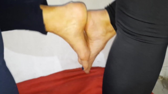 standing foot comparison, two girs long toes