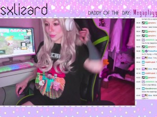 Twitch streamer megaplaygirl got naked_while playing league of legends fucking while still_online