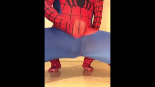 手淫在我的新蜘蛛侠服装摇滚硬公鸡和超级角质