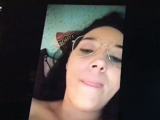 MILF española curvy se_deja grabar por un fan_teniendo cibersexo por la webcam