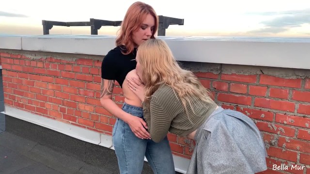 Girlfriends having sex on the roof - Bella Mur