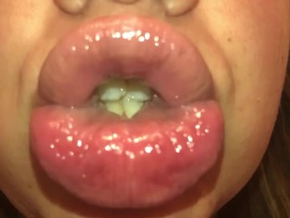 juicy lips in