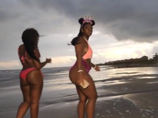 Two_of Houstons Thickest Ambitious Booty n Jada Dee Lesbian SexToys Freaks