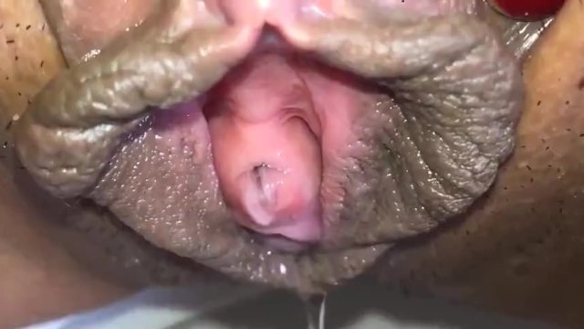 Preggo Pissing Close Up - JE PISSE EN GROS PLAN - Pornhub.com