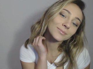Beauty Brought Herself To Squirt