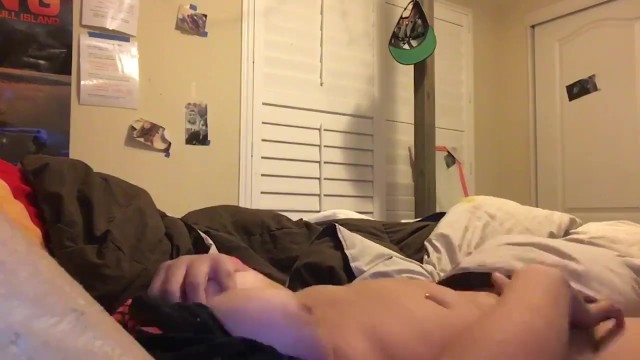Teen rubs her clit till she cums hard 