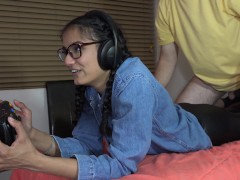 Nerdy Gamer Reddit Girl *ASSJOB* while focused on playing - IntercruralSex