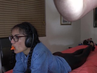 Nerdy Gamer Reddit Girl *ASSJOB*_while focused on playing - IntercruralSex