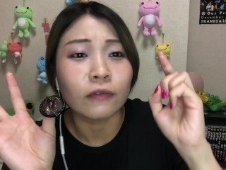 A cute Japanese sex toy shop clerk_introduces the latest_Japanese condoms
