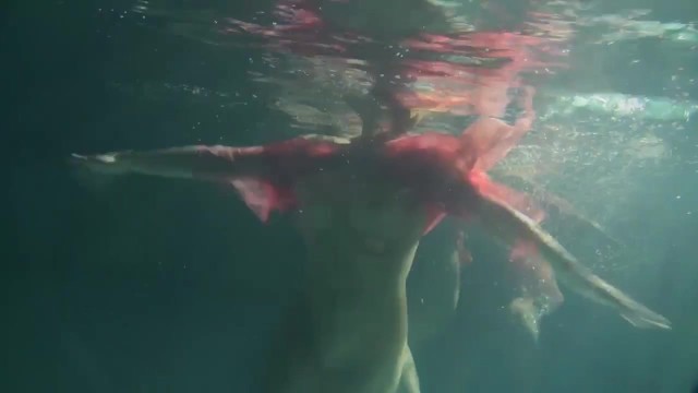 Lilia Mihalkova and Natalia Kupalka underwater lesbians