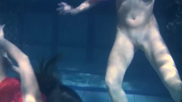 Lilia Mihalkova and Natalia Kupalka underwater lesbians