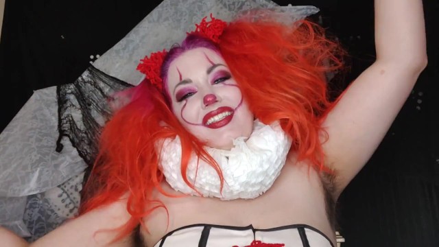 SEXY SPOOKY CLOWN GIRL PENNYWISE FUCKS HERSELF AND SQUIRTS - Pornhub.com