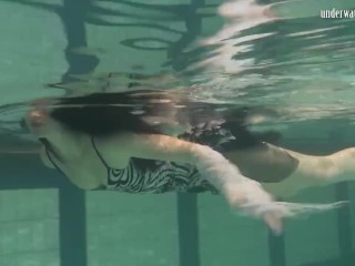 Dressed up_teen Irina Barna swims sexyin the pool