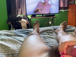 My BF caughts me masturbating watching porn / Mi novio me pillamasturbándome viendo porno