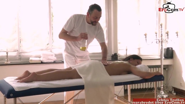 Sexy Teen lässt sich bei einer sinnlichen Massage von hinten ficken und die Muschi besamen 16